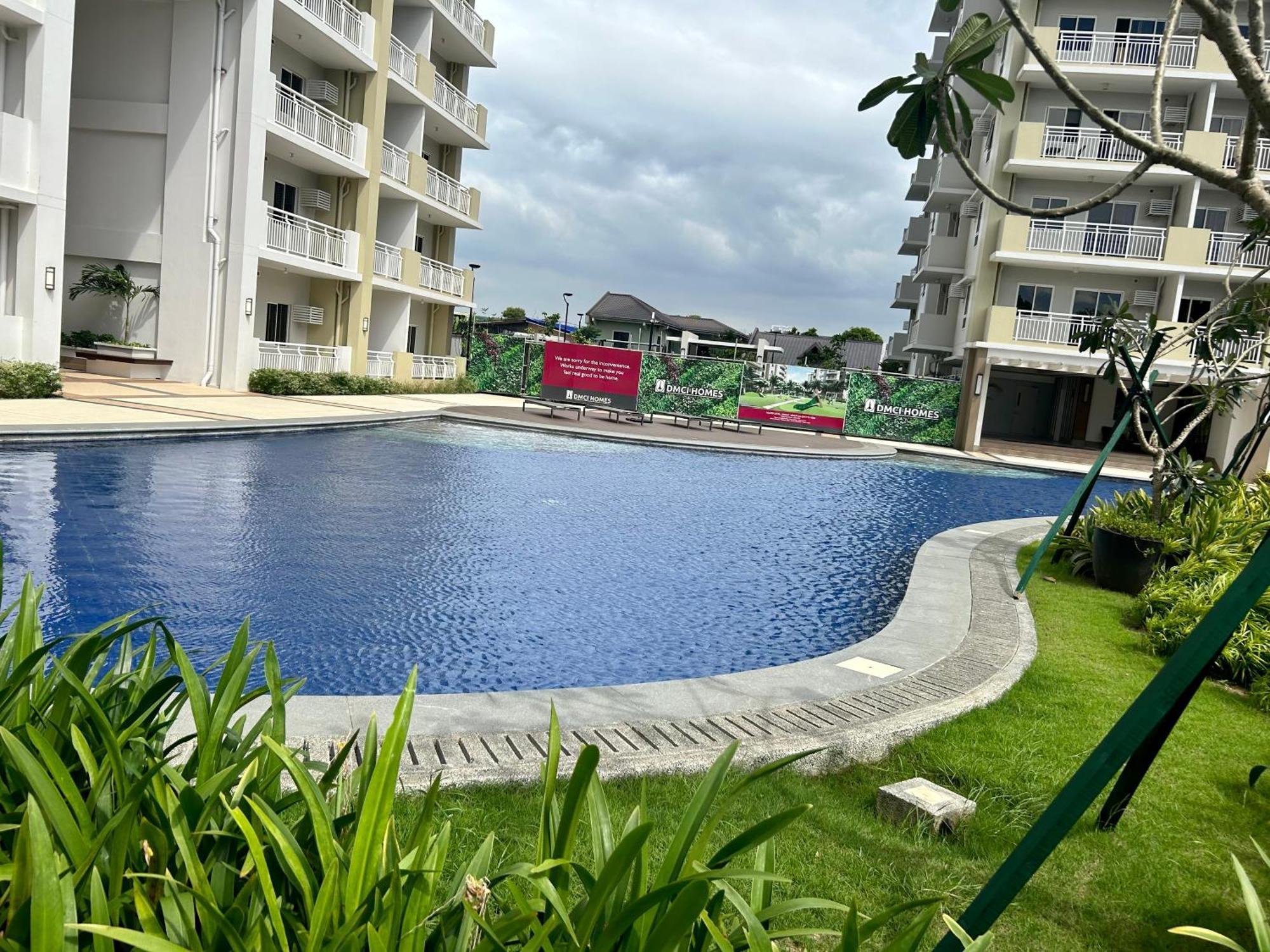 The Atherton Paranaque City Bagian luar foto
